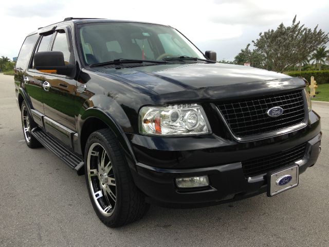 Ford Expedition 2004 photo 2