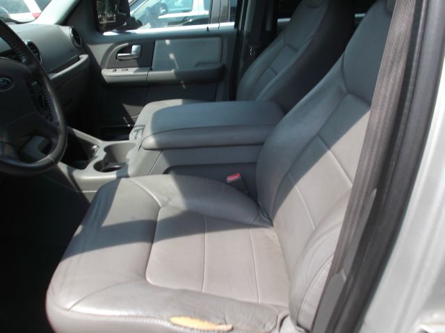 Ford Expedition 2004 photo 1