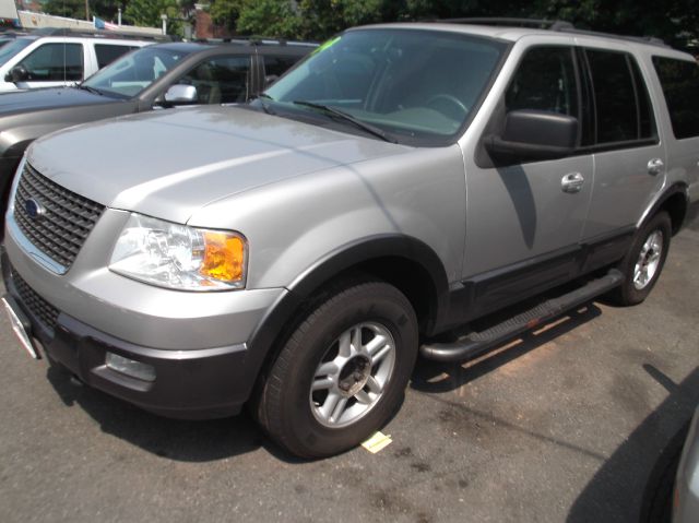 Ford Expedition 2004 photo 2