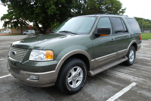 Ford Expedition 2004 photo 2