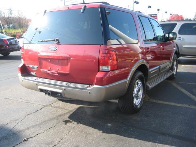 Ford Expedition 2004 photo 2