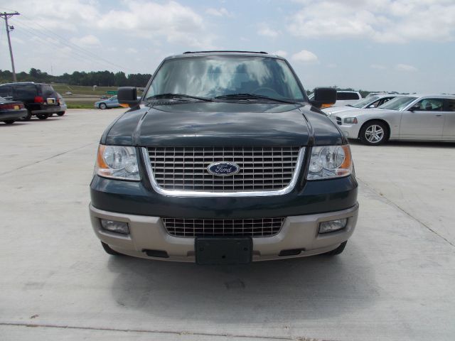 Ford Expedition 2004 photo 2