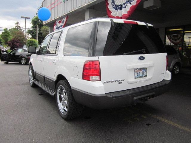 Ford Expedition 2004 photo 2