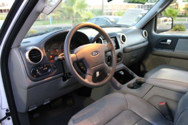 Ford Expedition 2004 photo 10