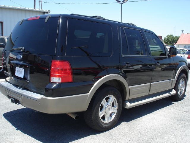 Ford Expedition 2004 photo 2