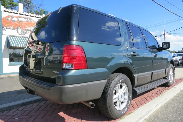 Ford Expedition 2004 photo 2