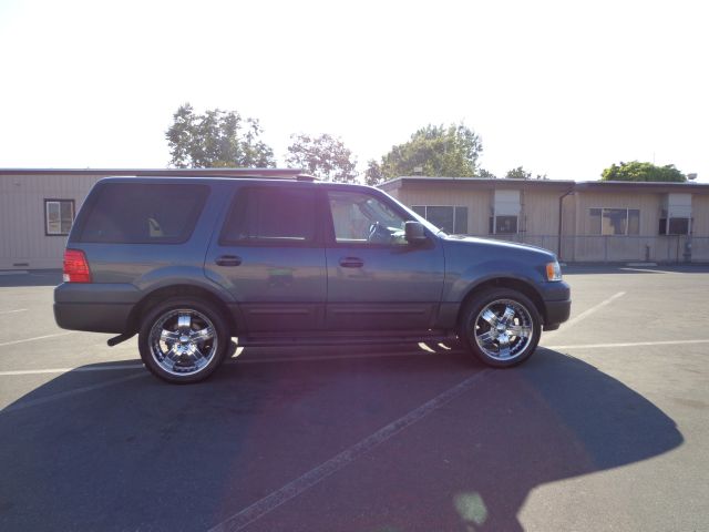 Ford Expedition 2004 photo 1