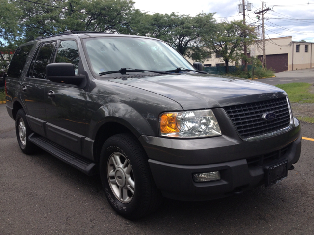 Ford Expedition Custom Deluxe SUV