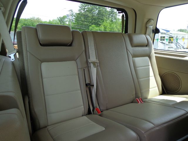 Ford Expedition 2004 photo 1