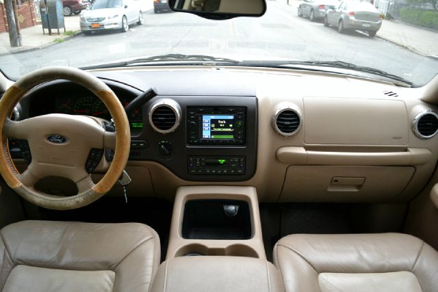 Ford Expedition 2004 photo 19