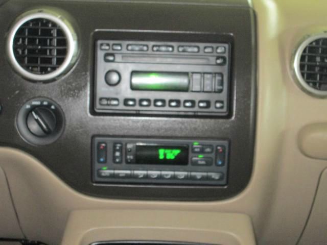 Ford Expedition 2004 photo 2