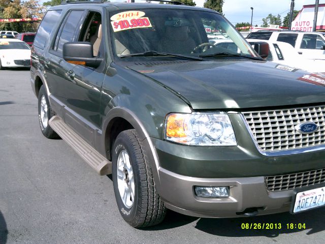 Ford Expedition 2004 photo 2