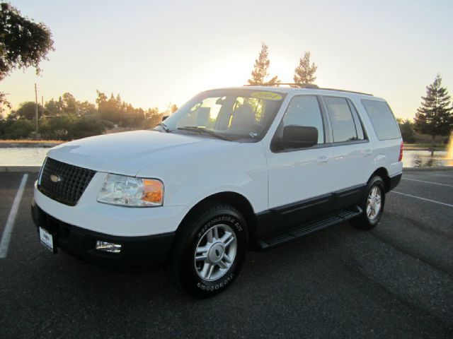 Ford Expedition 2004 photo 2