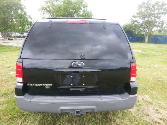 Ford Expedition 2004 photo 1