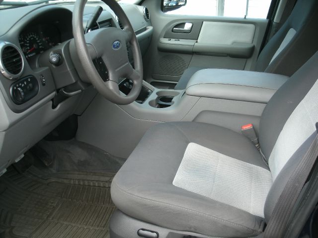 Ford Expedition 2004 photo 1