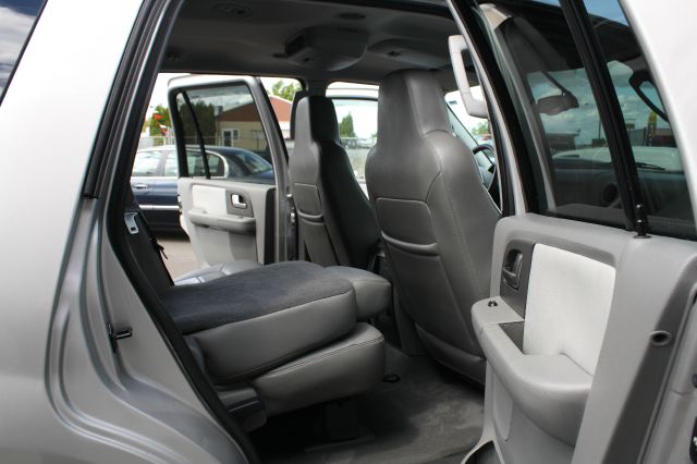 Ford Expedition 2004 photo 2