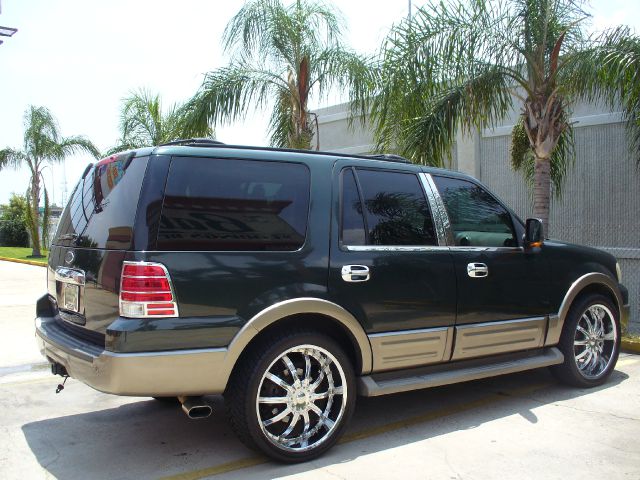 Ford Expedition 2004 photo 1