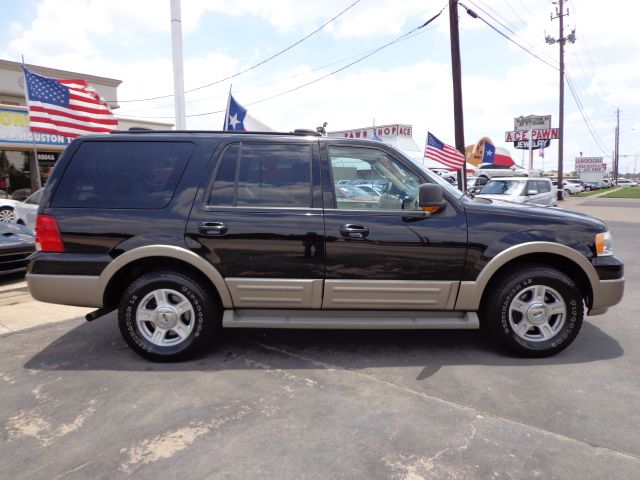 Ford Expedition 2004 photo 1