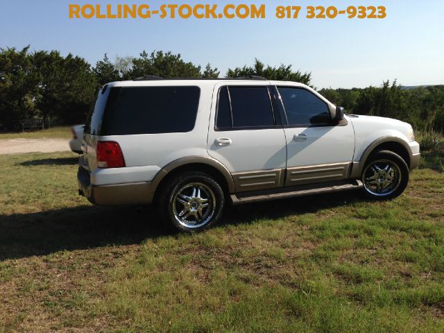 Ford Expedition 2004 photo 2