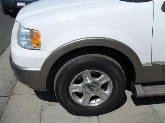 Ford Expedition 2004 photo 1