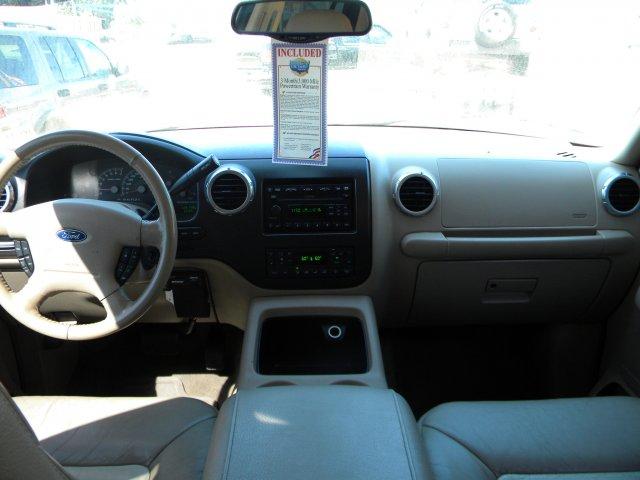 Ford Expedition 2004 photo 3