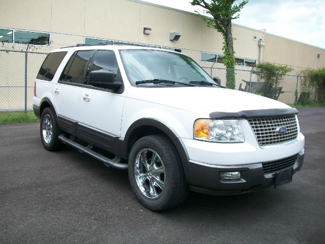 Ford Expedition 2004 photo 3