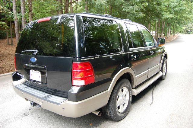 Ford Expedition 2004 photo 1