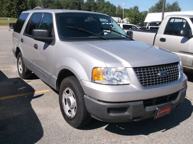 Ford Expedition 2004 photo 2