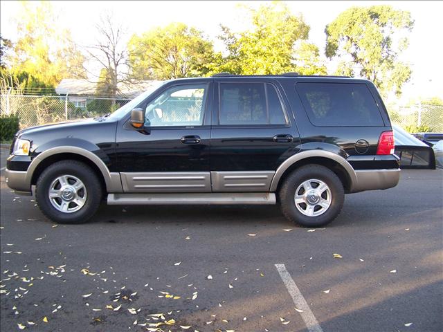 Ford Expedition 2004 photo 2