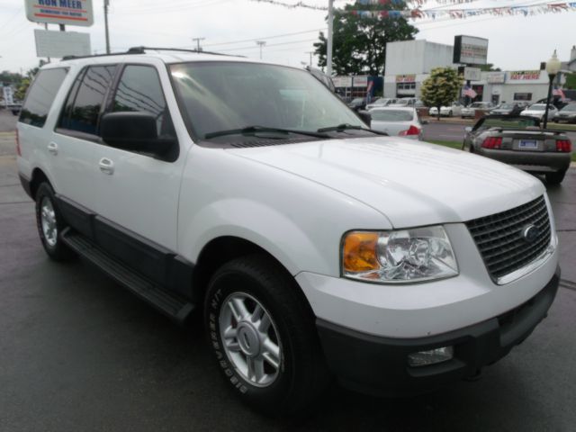 Ford Expedition 2004 photo 1