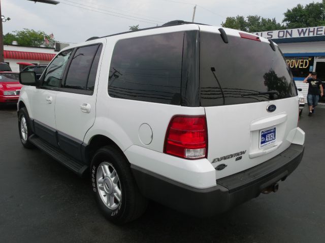 Ford Expedition 2004 photo 2