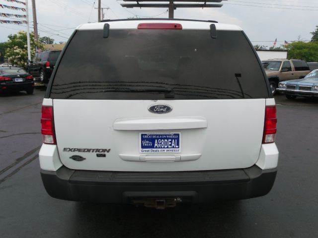 Ford Expedition 2004 photo 3