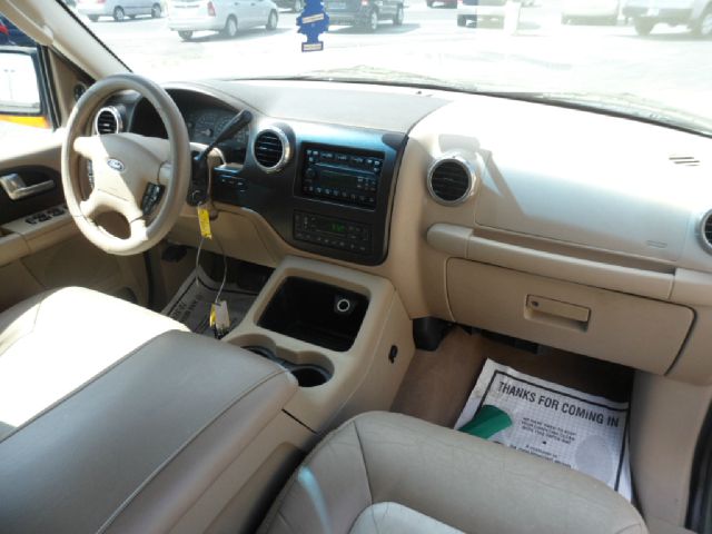 Ford Expedition 2004 photo 1