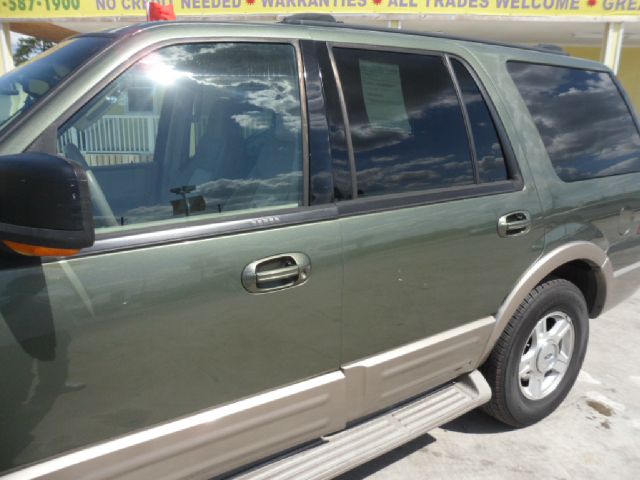 Ford Expedition 2004 photo 2