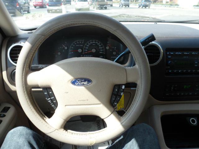 Ford Expedition 2004 photo 3