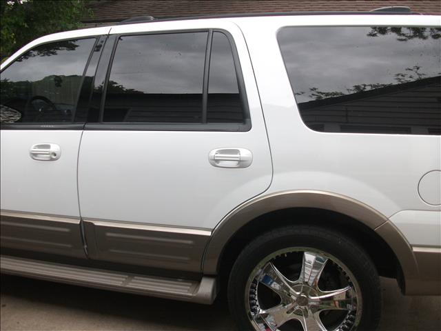 Ford Expedition 2004 photo 2