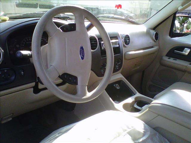 Ford Expedition 2004 photo 4