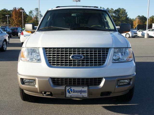 Ford Expedition 2004 photo 2