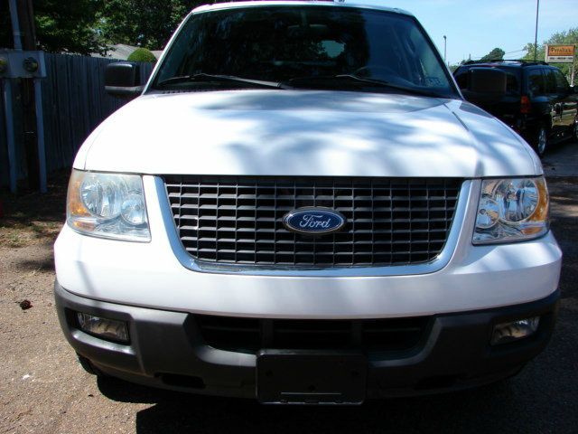 Ford Expedition 2004 photo 2