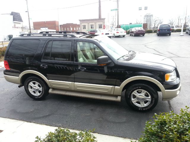 Ford Expedition 2004 photo 1