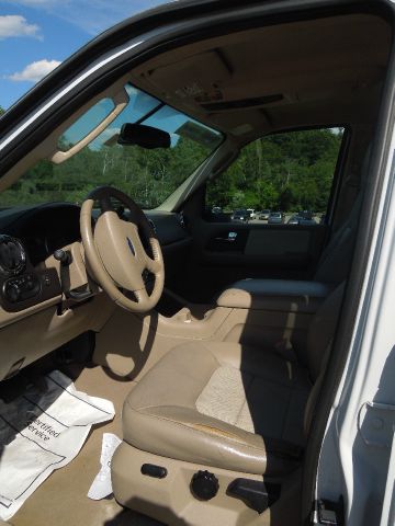 Ford Expedition 2005 photo 2