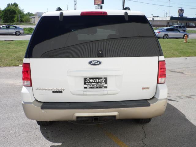 Ford Expedition 2005 photo 18