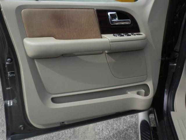 Ford Expedition 2005 photo 1