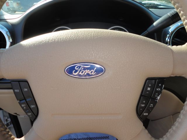 Ford Expedition 2005 photo 20