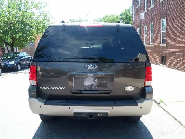 Ford Expedition 2005 photo 2