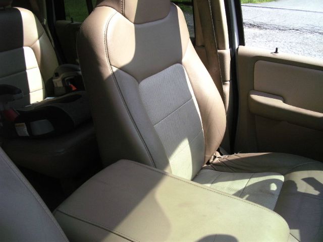 Ford Expedition 2005 photo 2