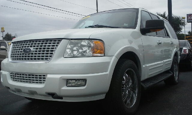 Ford Expedition 2005 photo 2