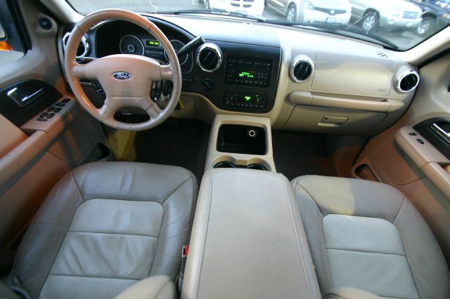 Ford Expedition 2005 photo 1