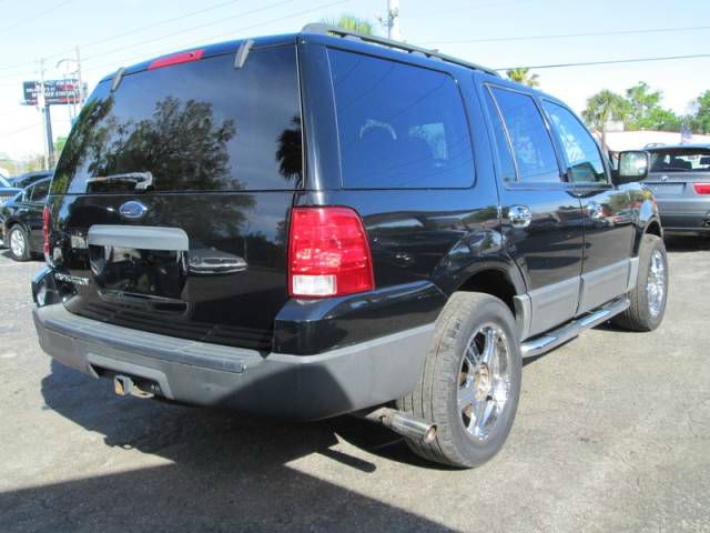 Ford Expedition 2005 photo 2