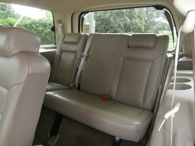 Ford Expedition 2005 photo 2